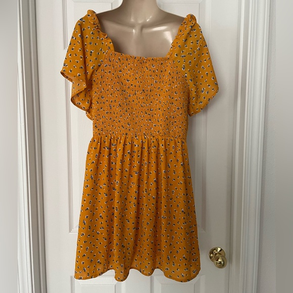 Summer Flutter Sleeve Dress - Picture 3 of 3